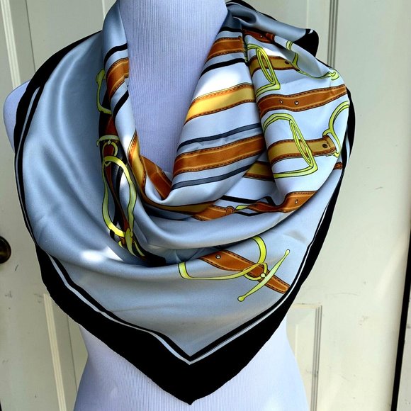 Square 100% polyester scarf Made in Italy - Picture 1 of 12